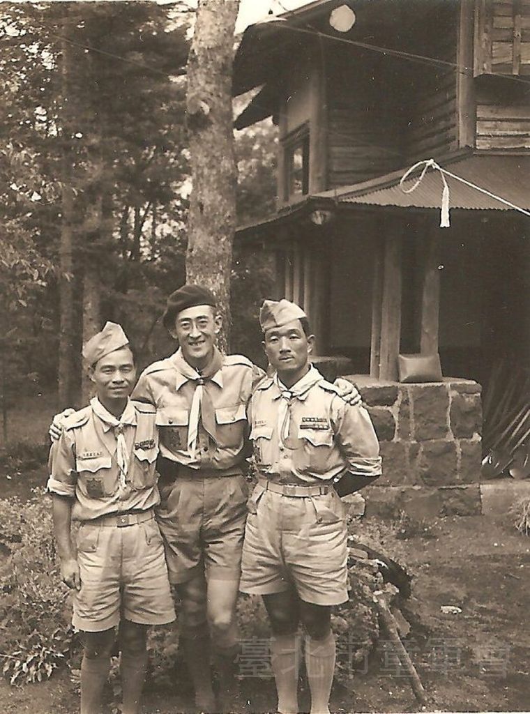 劉元孝(總幹事)+方火爐(幹事)於日本童軍木章訓練(方純青先生家屬提供)